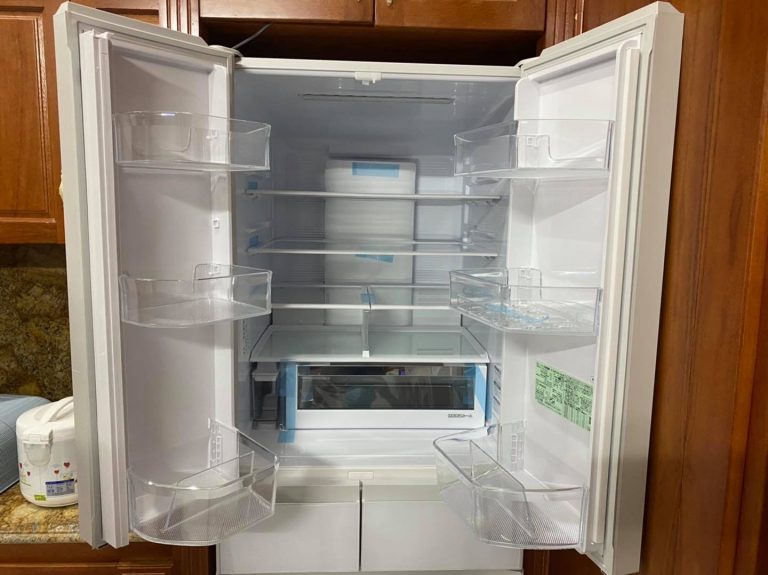 Tủ lạnh Hitachi R-HW48N, dung tích 475 lít