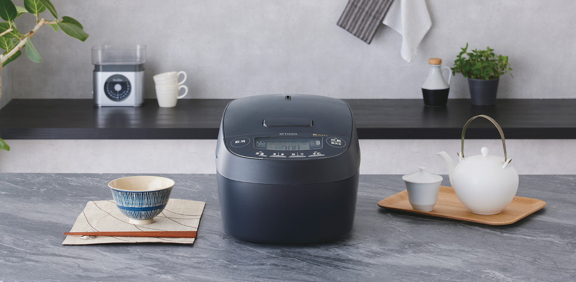 Nồi cơm điện Tiger JPV-T180