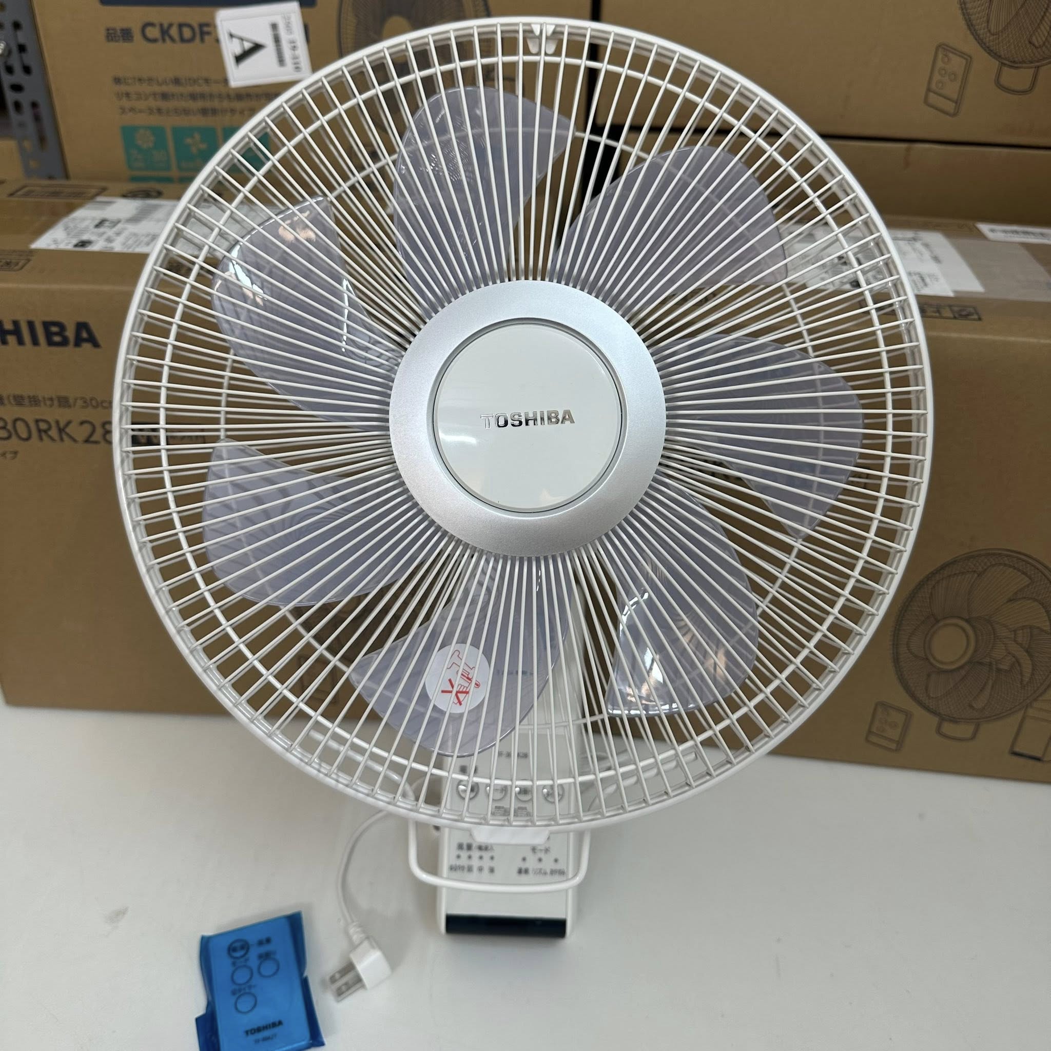 Quạt treo tường Toshiba TF-30RK29